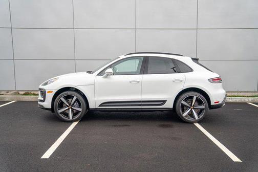 2025 Porsche Macan AWD