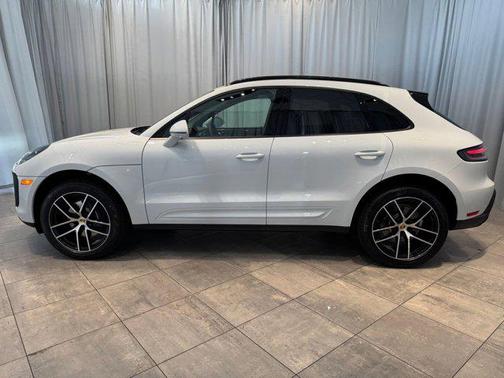 2025 Porsche Macan AWD