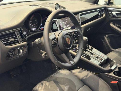 2025 Porsche Macan T