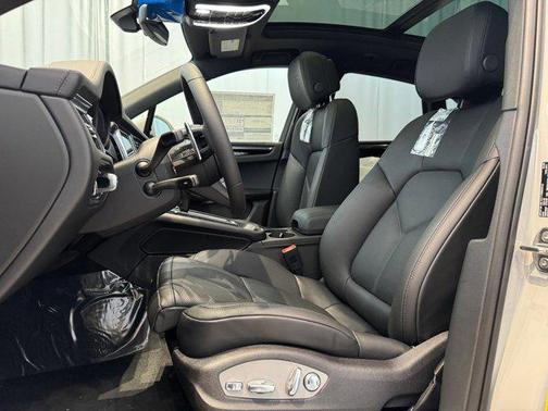 2025 Porsche Macan T