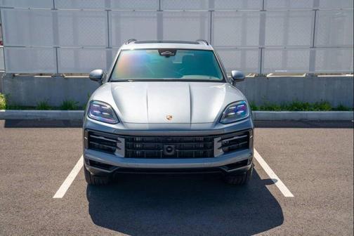 Vanadium Grey Metallic 2026 Porsche Cayenne Cayenne