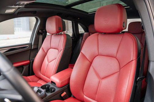 2025 Porsche Macan AWD