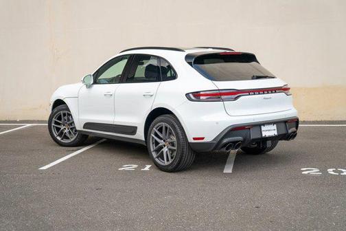 2025 Porsche Macan AWD