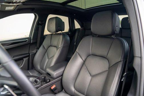 2025 Porsche Macan AWD