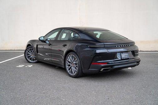 2025 Porsche Panamera 4