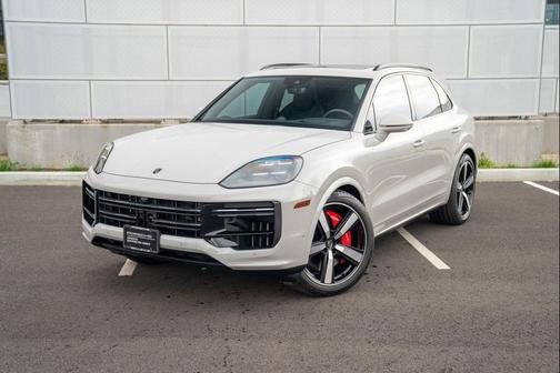 Chalk 2025 Porsche Cayenne Cayenne Turbo E-Hybrid