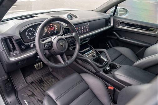 Chalk 2025 Porsche Cayenne Cayenne Turbo E-Hybrid