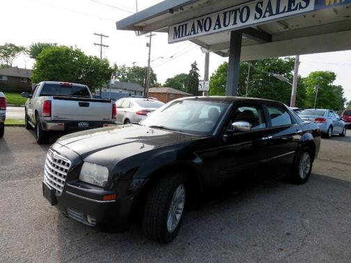 Photo 3 of 15 of 2010 Chrysler 300 Touring/Signature/Executive Series