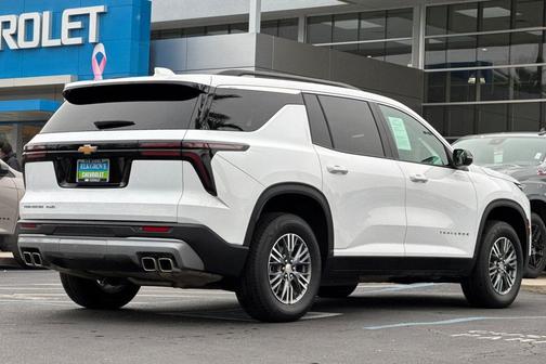 2025 Chevrolet Traverse LT