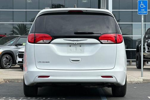 2021 Chrysler Voyager LXI