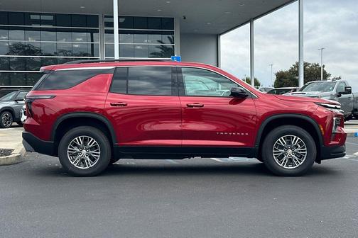 2025 Chevrolet Traverse LT