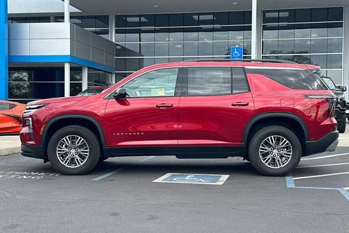 2025 Chevrolet Traverse LT