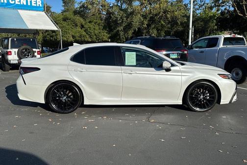 2024 Toyota Camry Hybrid SE