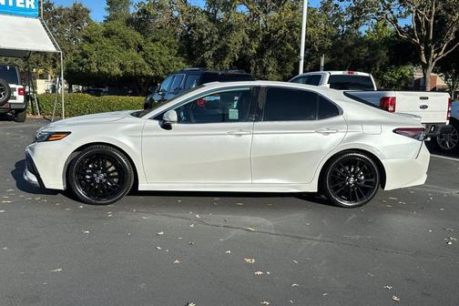 2024 Toyota Camry Hybrid SE