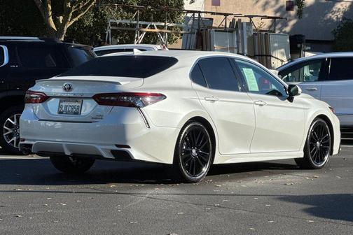 2024 Toyota Camry Hybrid SE