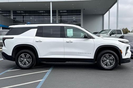 2024 Chevrolet Traverse LT
