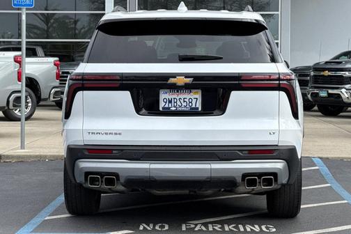 2024 Chevrolet Traverse LT