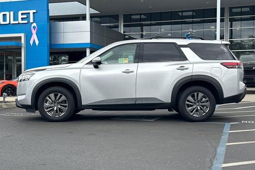 2022 Nissan Pathfinder SV 4WD