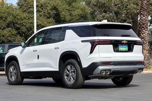Summit White 2027 Chevrolet Traverse LT