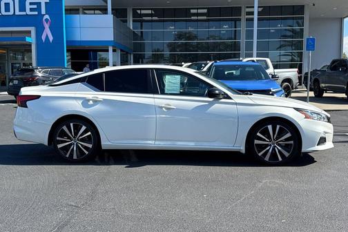 2022 Nissan Altima SR FWD