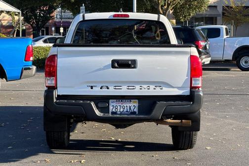 2017 Toyota Tacoma SR