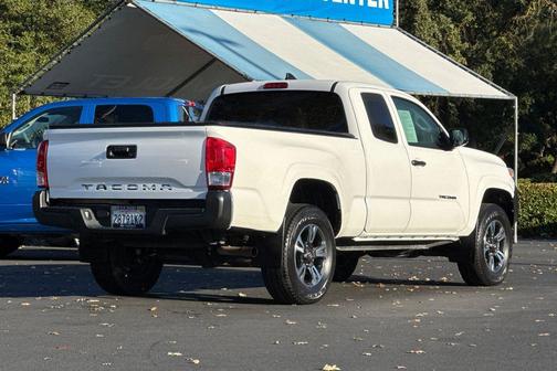2017 Toyota Tacoma SR