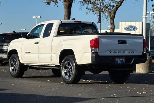 2017 Toyota Tacoma SR