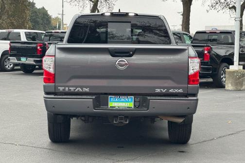 2022 Nissan Titan SV