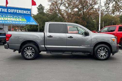 2022 Nissan Titan SV