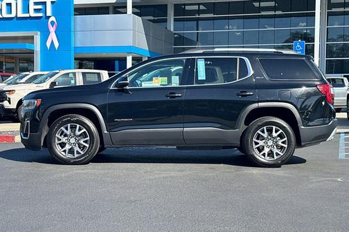 2023 GMC Acadia AWD SLT