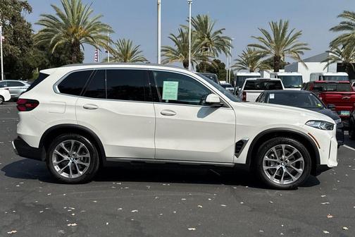Alpine White 2024 BMW X5 xDrive40i