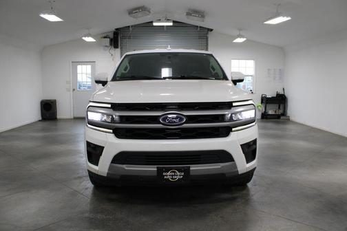 Star White Metallic Tri-Coat 2022 Ford Expedition Max XLT