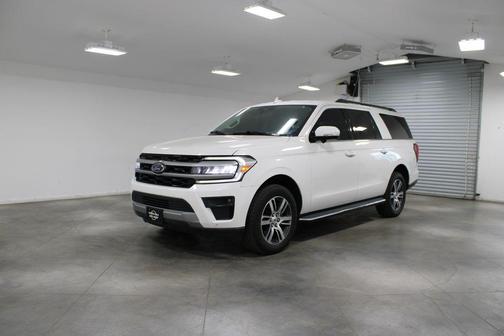 Star White Metallic Tri-Coat 2022 Ford Expedition Max XLT