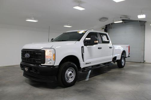 Oxford White 2025 Ford F-250 XL