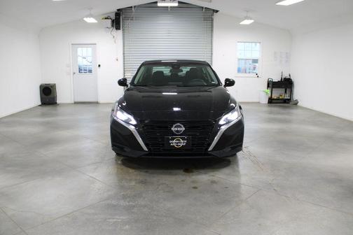 Super Black 2023 Nissan Altima 2.5 SV
