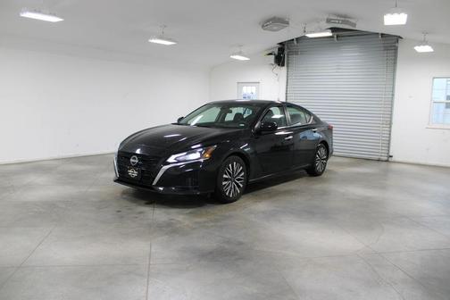 Super Black 2023 Nissan Altima 2.5 SV