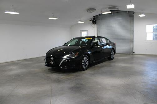 Super Black 2023 Nissan Altima 2.5 SV
