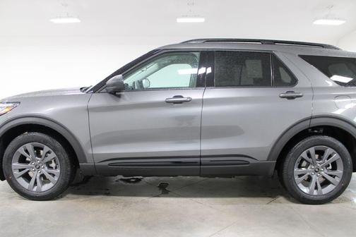 Carbonized Gray Metallic 2026 Ford Explorer Active