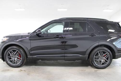 Agate Black Metallic 2026 Ford Explorer ST-Line