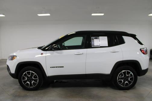 Bright White Clearcoat 2025 Jeep Compass Trailhawk