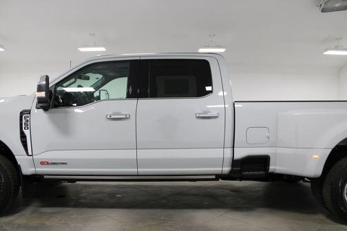 Avalanche 2026 Ford F-350 Lariat