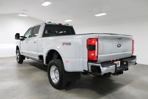 Avalanche 2026 Ford F-350 Lariat