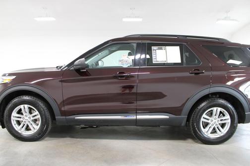 Jewel Red Metallic Tinted Clearcoat 2023 Ford Explorer XLT
