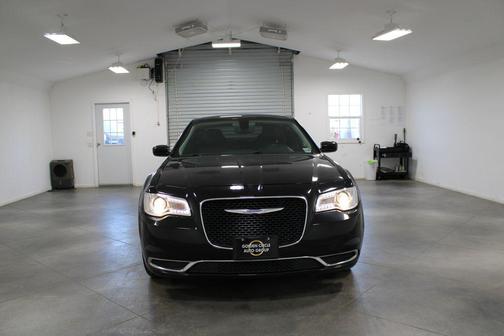 Gloss Black 2023 Chrysler 300 Touring