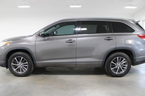 Predawn Gray Mica 2018 Toyota Highlander XLE