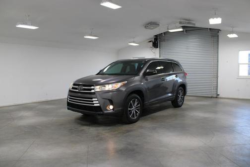 Predawn Gray Mica 2018 Toyota Highlander XLE