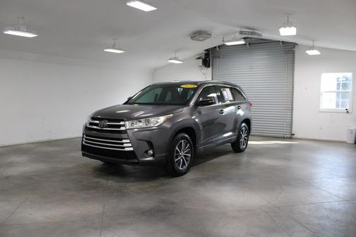 Predawn Gray Mica 2018 Toyota Highlander XLE