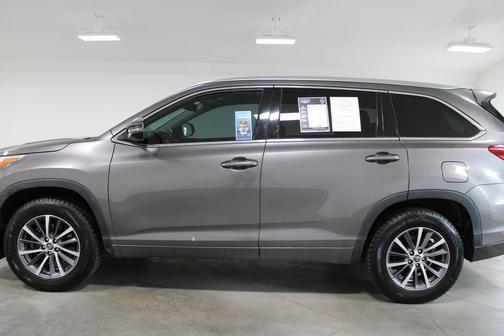 Predawn Gray Mica 2018 Toyota Highlander XLE