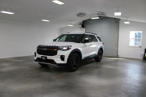 Star White Metallic Tri-Coat 2026 Ford Explorer Tremor