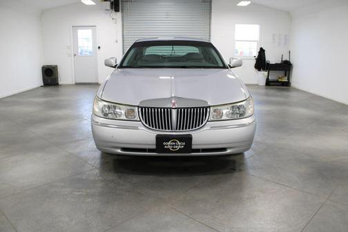 2002 Lincoln Town Car Executive